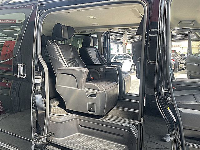 Granvia 6人旗艦三代同堂出遊與商務接送好幫手另有21白色同款  第11張相片