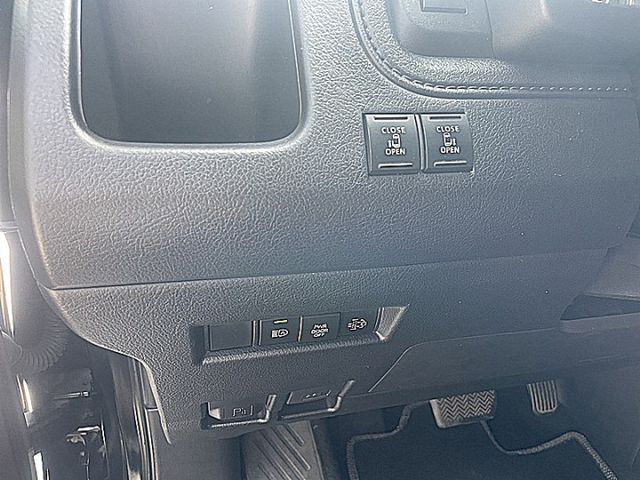 Granvia 6人旗艦三代同堂出遊與商務接送好幫手另有21白色同款  第14張相片