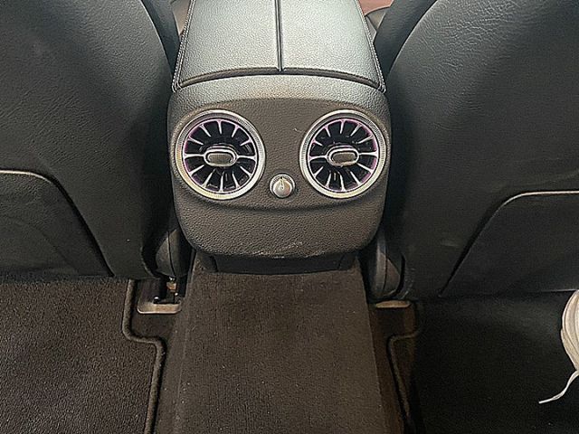 BENZ C300 AMG 有全景天窗.摸門.I-KEY.柏林@音.氛围燈超美  第13張相片