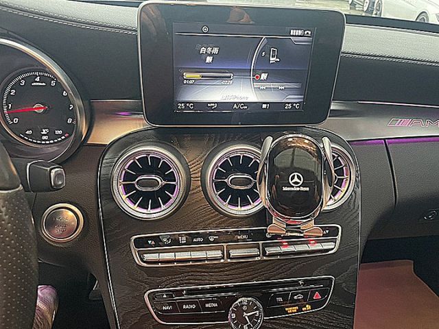 BENZ C300 AMG 有全景天窗.摸門.I-KEY.柏林@音.氛围燈超美  第17張相片