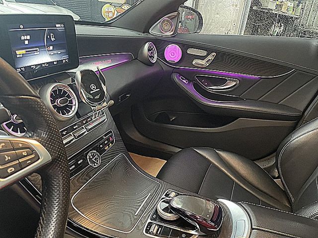 BENZ C300 AMG 有全景天窗.摸門.I-KEY.柏林@音.氛围燈超美  第19張相片