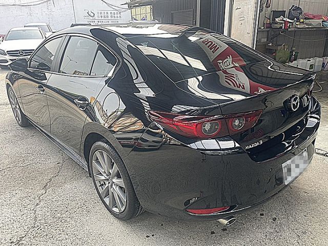 小改款魂動系馬自達3 四門20S Premium型有LED頭燈.盲點自適應跟車都原廠保養  第3張相片