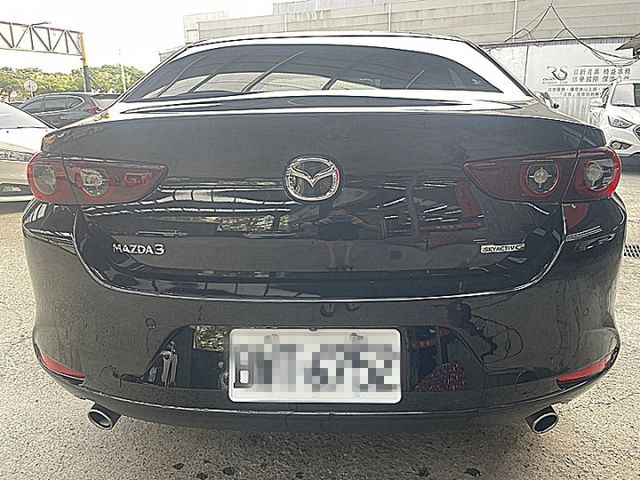 小改款魂動系馬自達3 四門20S Premium型有LED頭燈.盲點自適應跟車都原廠保養  第4張相片