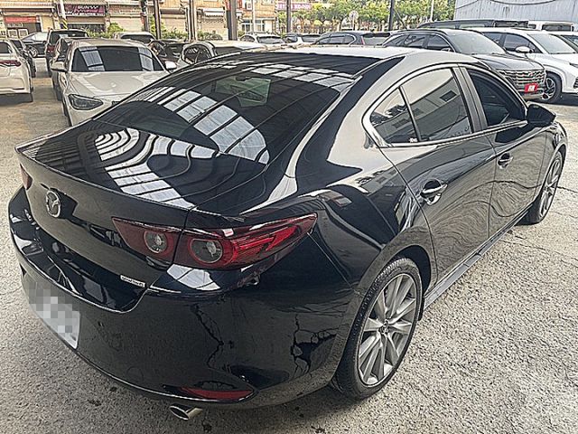 小改款魂動系馬自達3 四門20S Premium型有LED頭燈.盲點自適應跟車都原廠保養  第5張相片