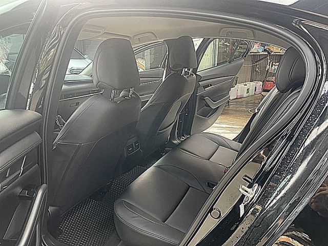 小改款魂動系馬自達3 四門20S Premium型有LED頭燈.盲點自適應跟車都原廠保養  第9張相片