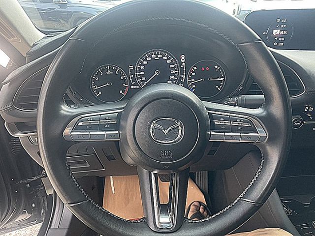 小改款魂動系馬自達3 四門20S Premium型有LED頭燈.盲點自適應跟車都原廠保養  第14張相片