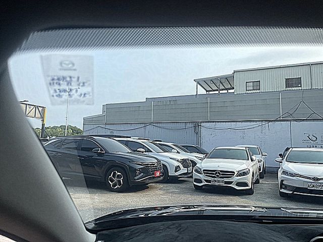 小改款魂動系馬自達3 四門20S Premium型有LED頭燈.盲點自適應跟車都原廠保養  第20張相片