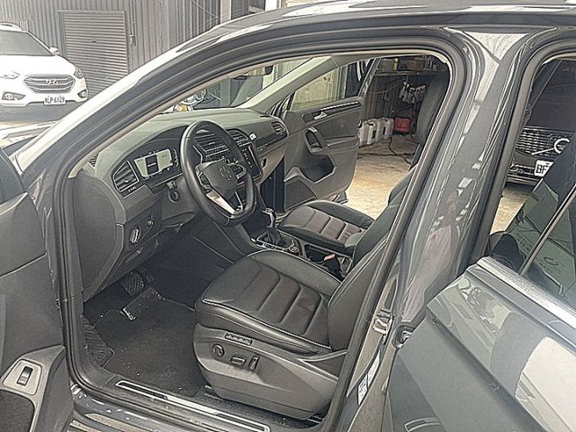 全新二代目Tiguan330 TSI Elegance Premium款進化更安全有智慧跟車電動尾門現在超優惠入手價  第9張相片