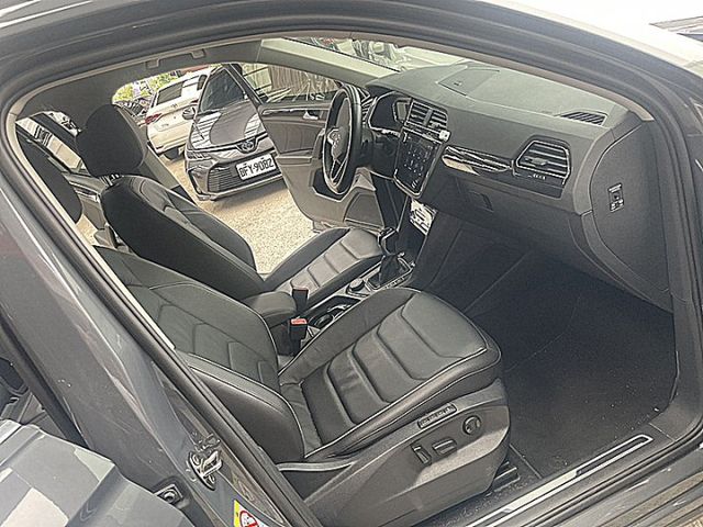 全新二代目Tiguan330 TSI Elegance Premium款進化更安全有智慧跟車電動尾門現在超優惠入手價  第11張相片