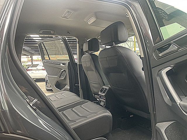 全新二代目Tiguan330 TSI Elegance Premium款進化更安全有智慧跟車電動尾門現在超優惠入手價  第12張相片