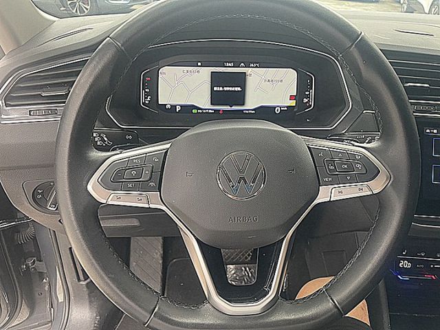全新二代目Tiguan330 TSI Elegance Premium款進化更安全有智慧跟車電動尾門現在超優惠入手價  第15張相片