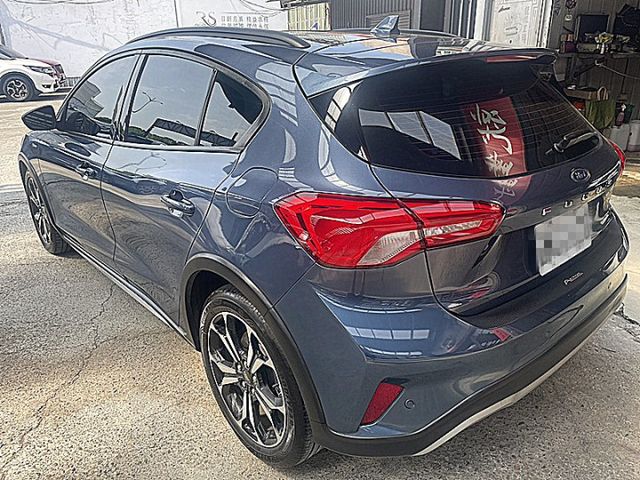 轎旅型Focus Active任性版D&O音響有跟車抬顯後座冷氣出風電動椅才跑6萬  第3張相片