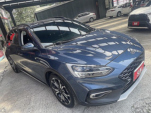 轎旅型Focus Active任性版D&O音響有跟車抬顯後座冷氣出風電動椅才跑6萬  第6張相片