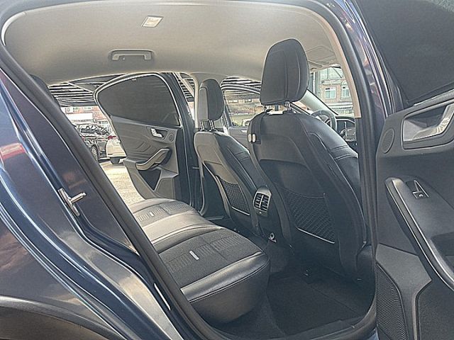轎旅型Focus Active任性版D&O音響有跟車抬顯後座冷氣出風電動椅才跑6萬  第11張相片
