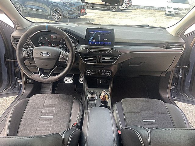 轎旅型Focus Active任性版D&O音響有跟車抬顯後座冷氣出風電動椅才跑6萬  第12張相片