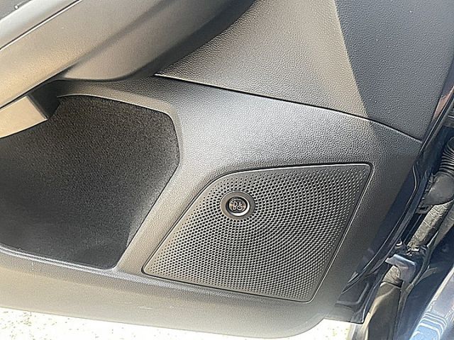 轎旅型Focus Active任性版D&O音響有跟車抬顯後座冷氣出風電動椅才跑6萬  第13張相片