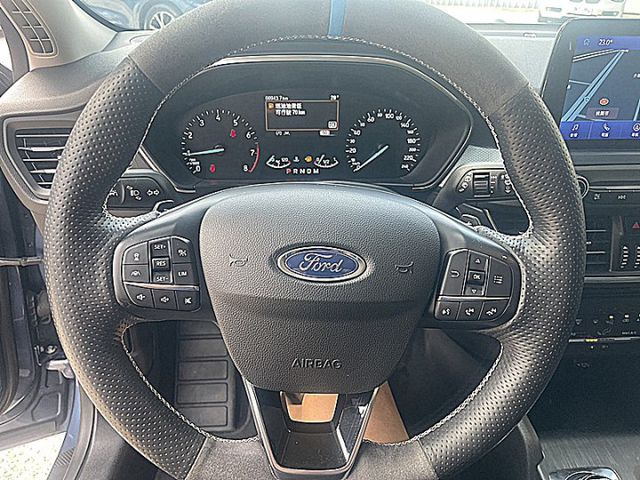 轎旅型Focus Active任性版D&O音響有跟車抬顯後座冷氣出風電動椅才跑6萬  第14張相片