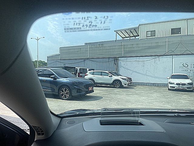 轎旅型Focus Active任性版D&O音響有跟車抬顯後座冷氣出風電動椅才跑6萬  第20張相片