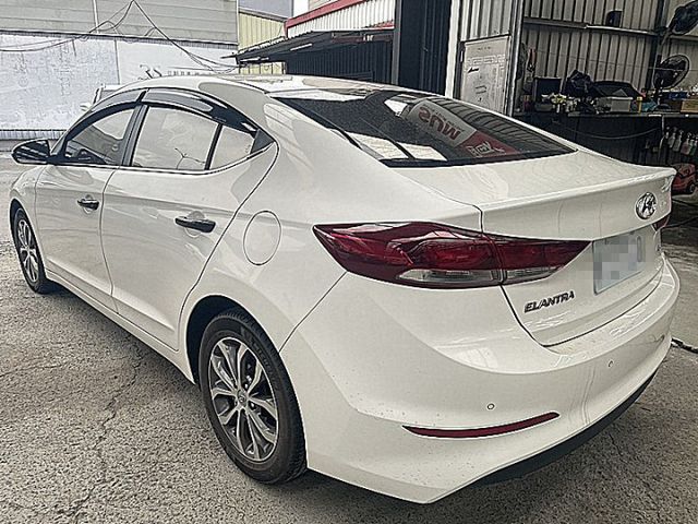 大改款豪華版影音後座冷氣出風優質代步車熱門白  第4張相片