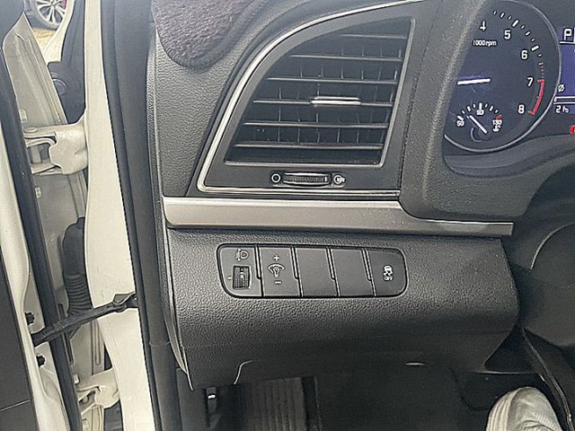 大改款豪華版影音後座冷氣出風優質代步車熱門白  第15張相片