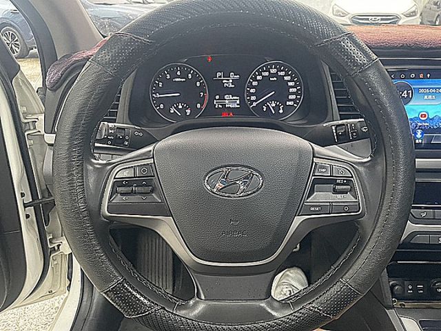 大改款豪華版影音後座冷氣出風優質代步車熱門白  第16張相片