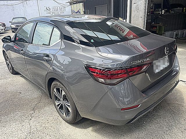Sentra 尊爵版小資女愛車才跑5萬  第3張相片
