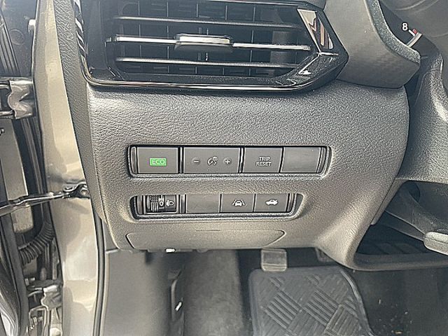 Sentra 尊爵版小資女愛車才跑5萬  第13張相片