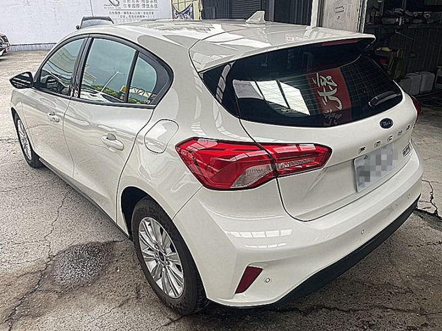 Focus 5D超值版有跟車盲點後座冷氣出風才跑6萬  第4張相片