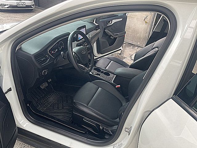 Focus 5D超值版有跟車盲點後座冷氣出風才跑6萬  第9張相片