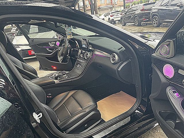 BENZ C300 AMG 有全景天窗.摸門.I-KEY.柏林@音.氛围燈超美  第10張相片
