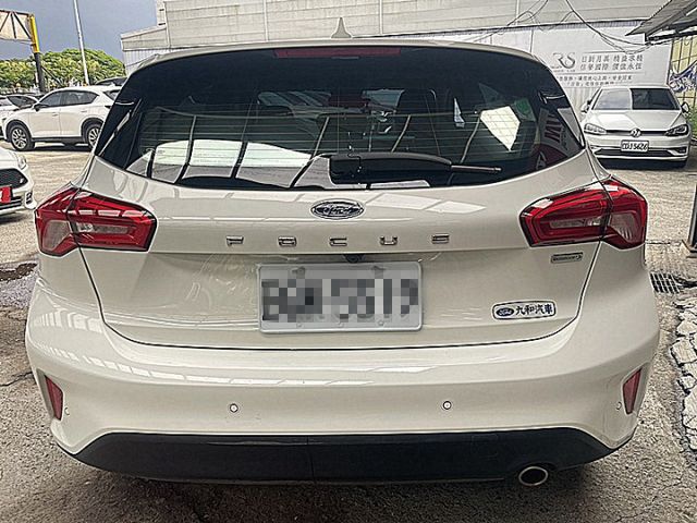 Focus 5D超值版有跟車盲點後座冷氣出風才跑6萬  第5張相片