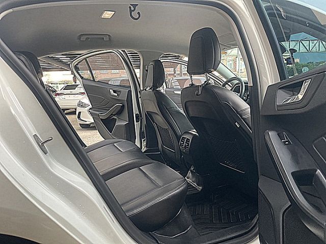 Focus 5D超值版有跟車盲點後座冷氣出風才跑6萬  第12張相片