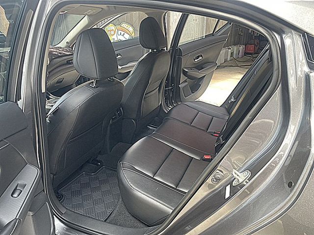 Sentra 尊爵版小資女愛車才跑5萬  第9張相片