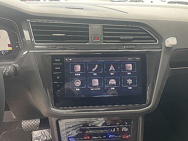 全新二代目Tiguan330 TSI Elegance Premium款進化更安全有智慧跟車電動尾門現在超優惠入手價  第17張相片