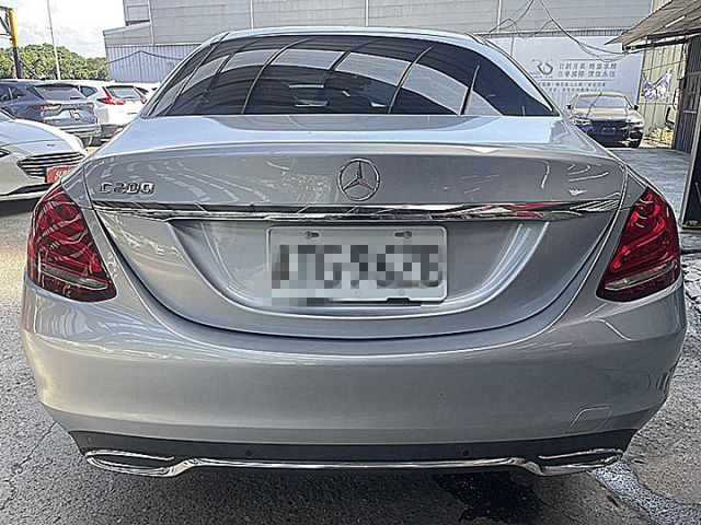 總代理BENZ C200 小資通勤代步豪華車首選省油又省稅才跑9萬7  第5張相片