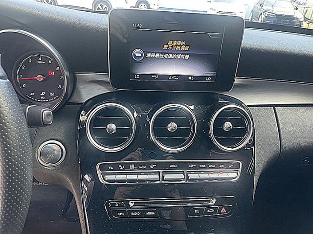 總代理BENZ C200 小資通勤代步豪華車首選省油又省稅才跑9萬7  第17張相片