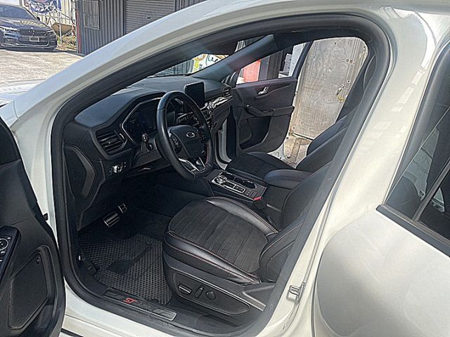 Ford大改款Kuga EcoBoost 250 AWD ST-Line X 有4WD有D&O音響全景電動尾門才跑5萬  第9張相片