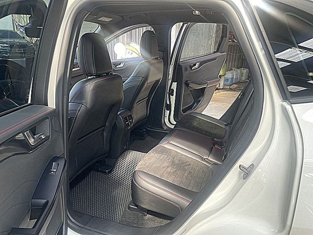 Ford大改款Kuga EcoBoost 250 AWD ST-Line X 有4WD有D&O音響全景電動尾門才跑5萬  第10張相片