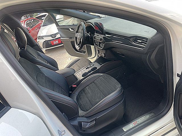Ford大改款Kuga EcoBoost 250 AWD ST-Line X 有4WD有D&O音響全景電動尾門才跑5萬  第11張相片