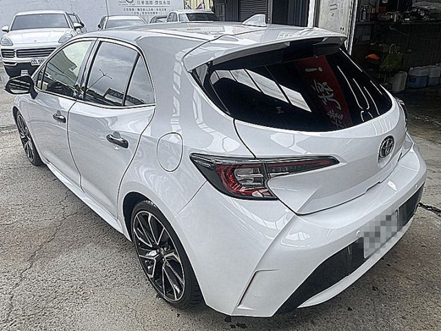 Corolla Sport 旗艦版搶手貨前車主愛車貼白色車膜  第3張相片