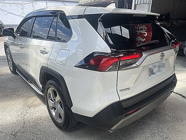 2.0尊爵有i-key影音環景跟車電動尾門搶手白  第3張相片