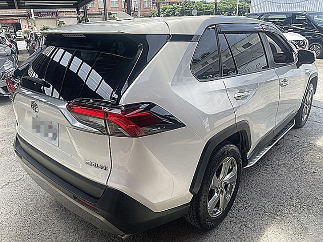 2.0尊爵有i-key影音環景跟車電動尾門搶手白  第5張相片
