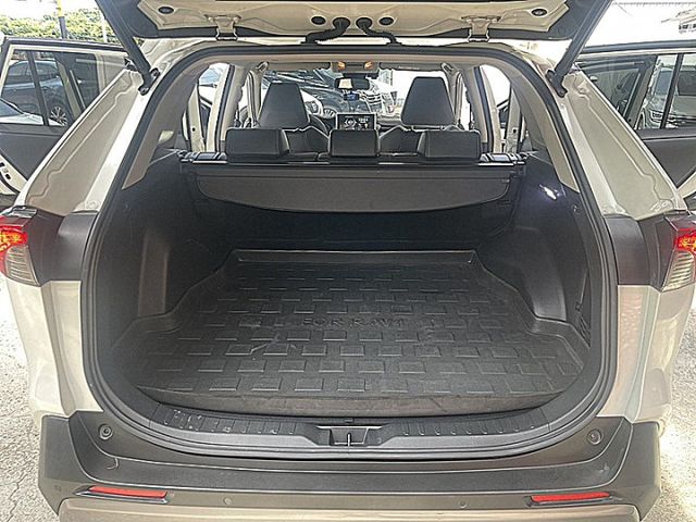 2.0尊爵有i-key影音環景跟車電動尾門搶手白  第7張相片