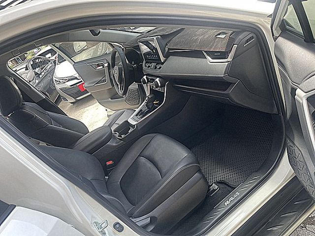 2.0尊爵有i-key影音環景跟車電動尾門搶手白  第11張相片