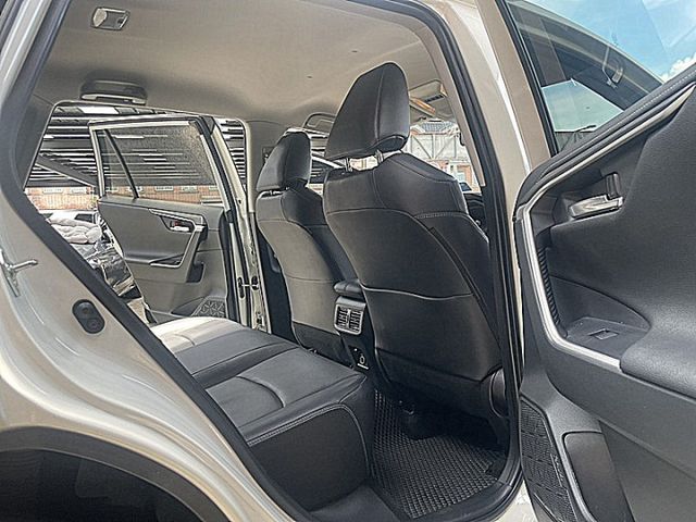2.0尊爵有i-key影音環景跟車電動尾門搶手白  第12張相片