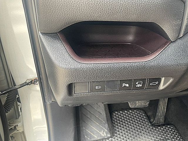 2.0尊爵有i-key影音環景跟車電動尾門搶手白  第14張相片