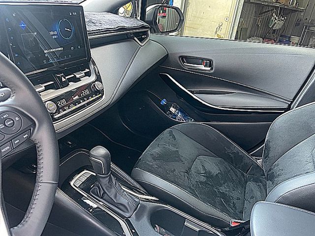 小改款Corolla Sport 搶手白才跑2萬9  第18張相片
