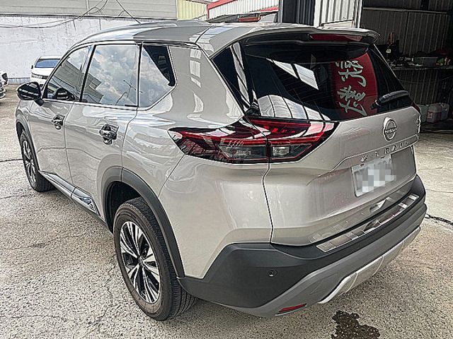 X-TRAIL 輕油電 旗艦版有抬顯.BOES音響後方主動煞停電動尾門才跑2萬4  第3張相片