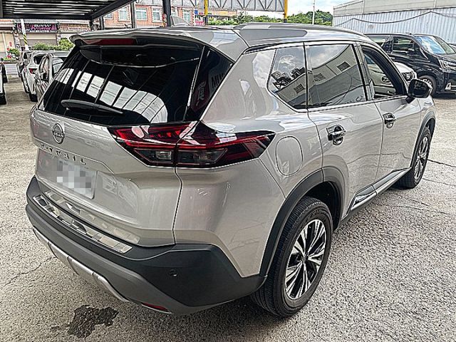 X-TRAIL 輕油電 旗艦版有抬顯.BOES音響後方主動煞停電動尾門才跑2萬4  第5張相片