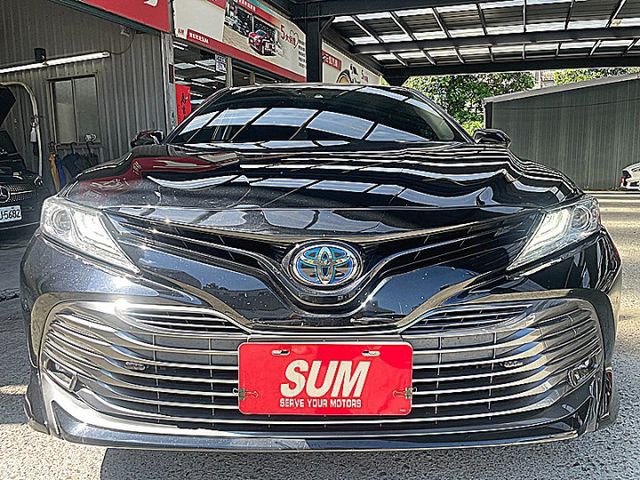 大改款進口中型房車神話Camry 油電尊爵版有抬顯 I-KEY 電動椅跟車盲點才跑6萬9  第2張相片